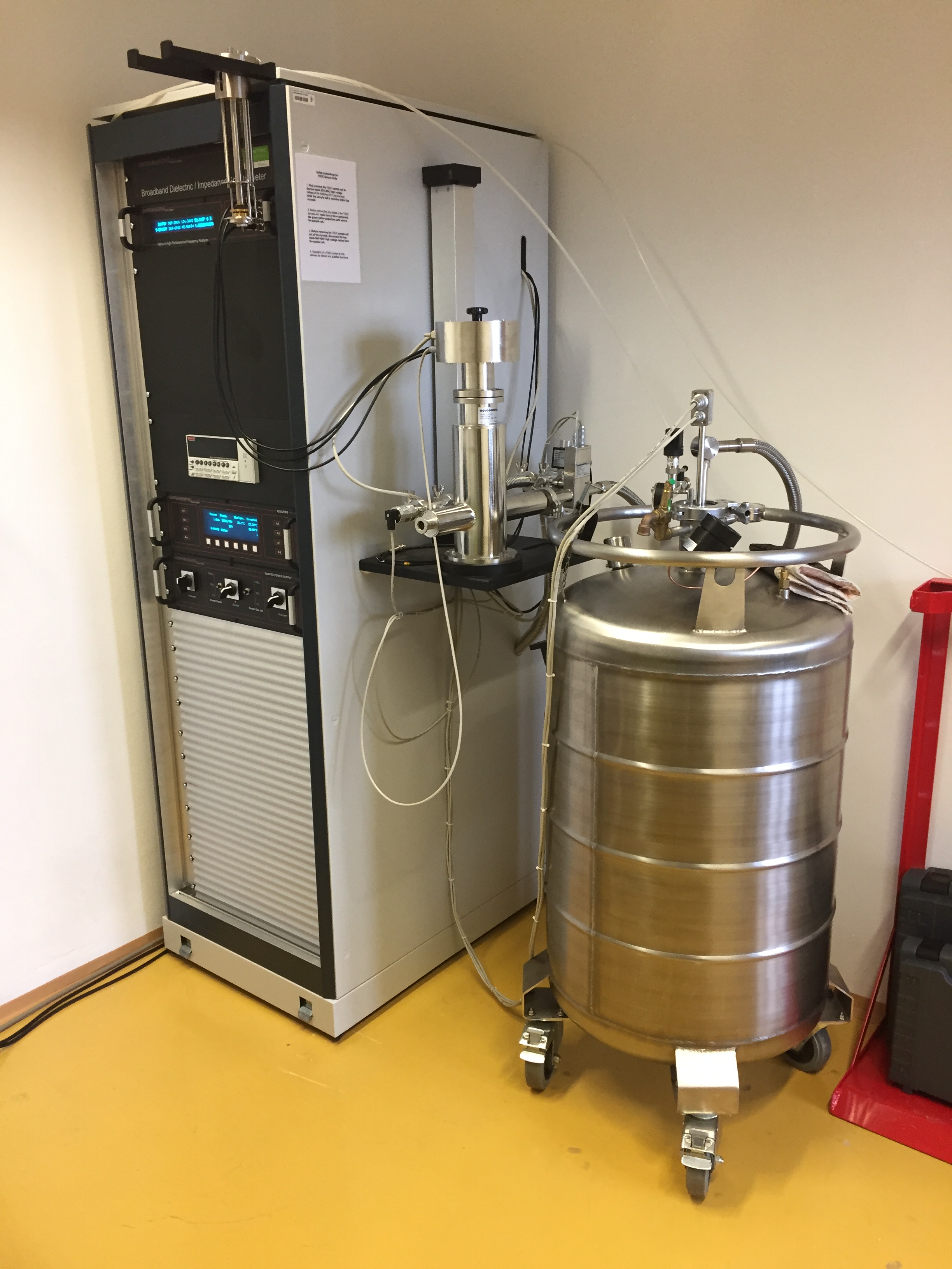 Materials for electrical and electronic technology; conductors and dielectrics - An impedance analyzer with a cryostat
